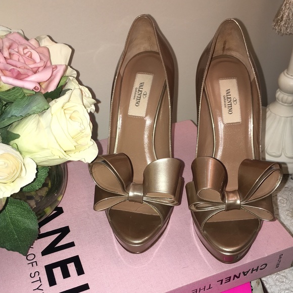 Valentino - Picture 2 of 7